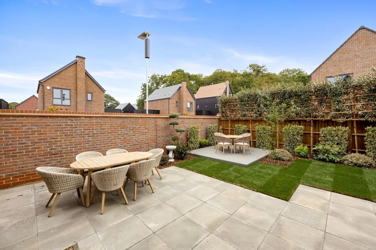 Brooklands Grove, Weybridge, KT13, photo 26