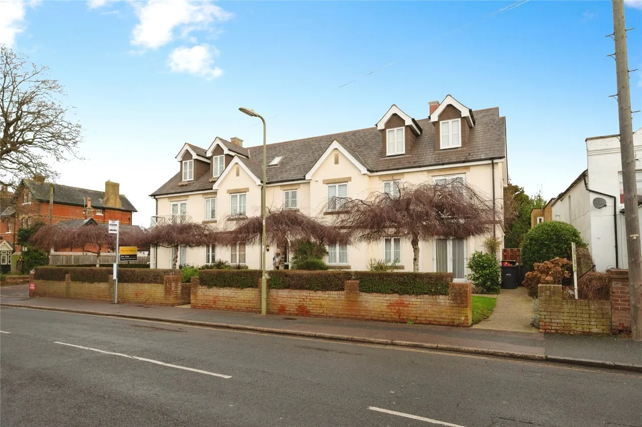 1 bed flat for sale, Station Road, Hayling Island, PO11