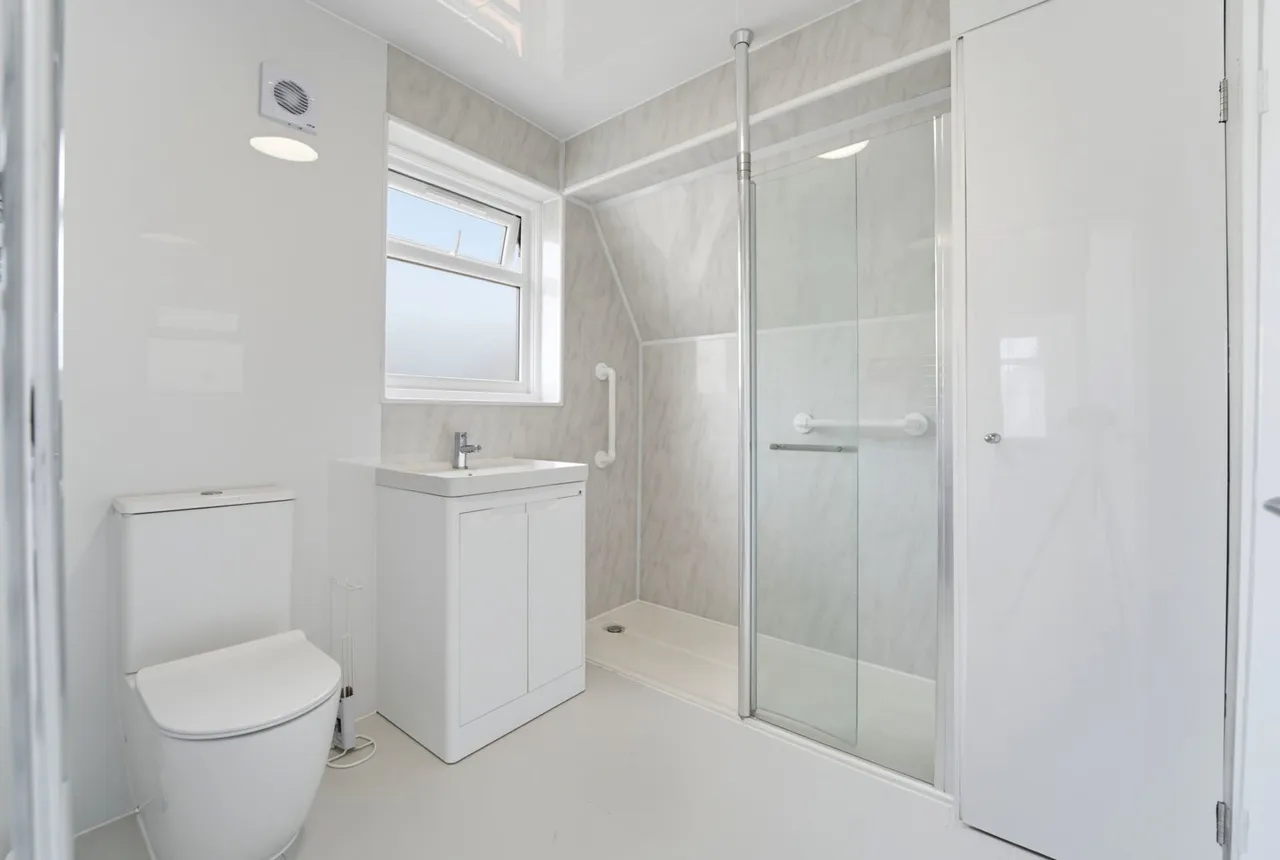 Rosebery Road, Hounslow, TW3, photo 13