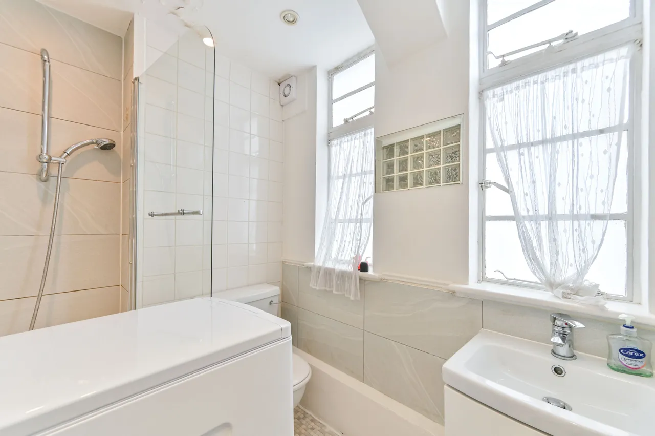 16 Westbourne Court, Orsett Terrace, London, photo 5