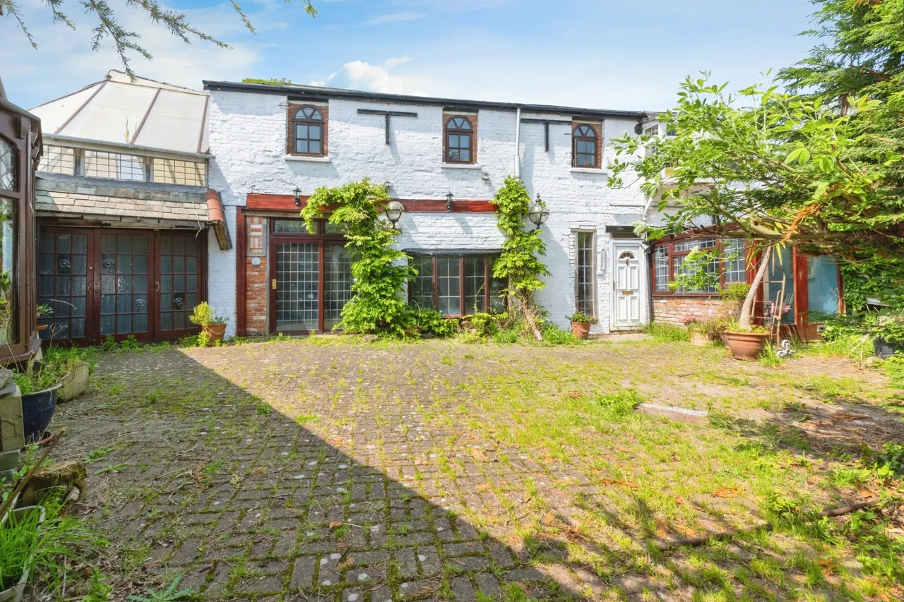 3 bed house for sale — Priory Road, Clacton-on-Sea, CO15