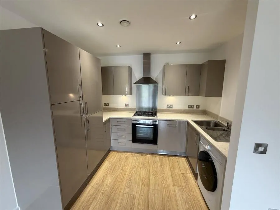 2 bed property to rent, Telford Road, London, N11