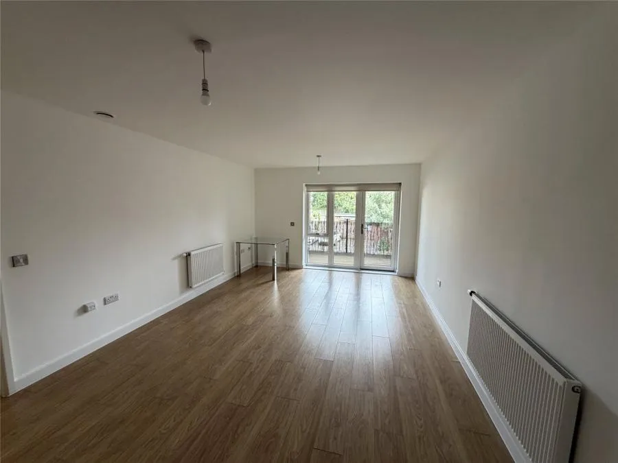 Telford Road, London, N11, photo 2