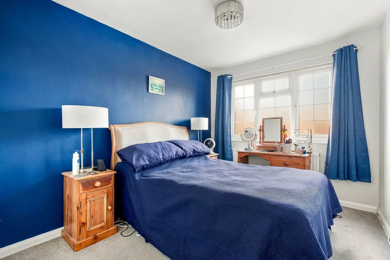 Chertsey Road, Ashfor, photo 9