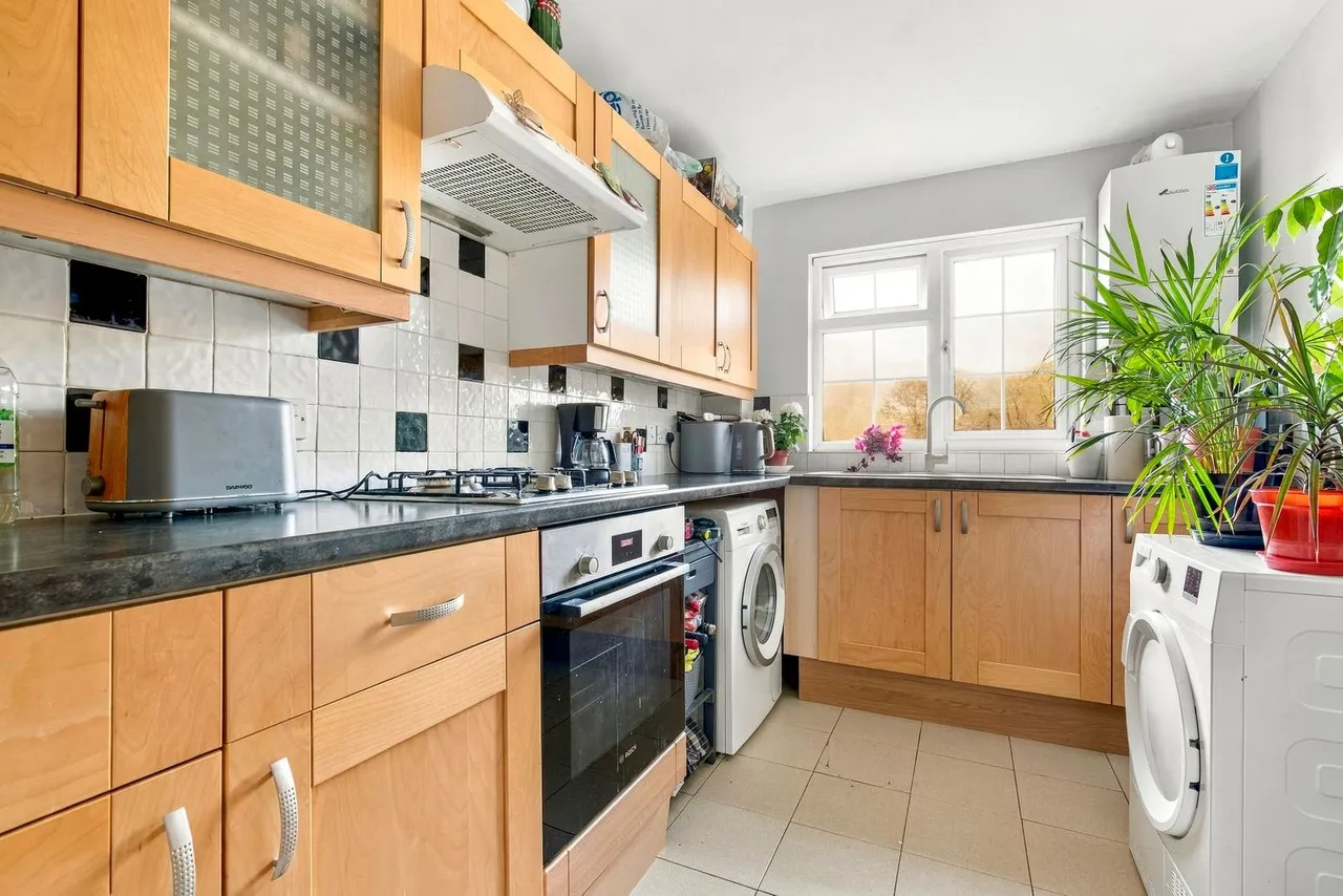Chertsey Road, Ashfor, photo 6