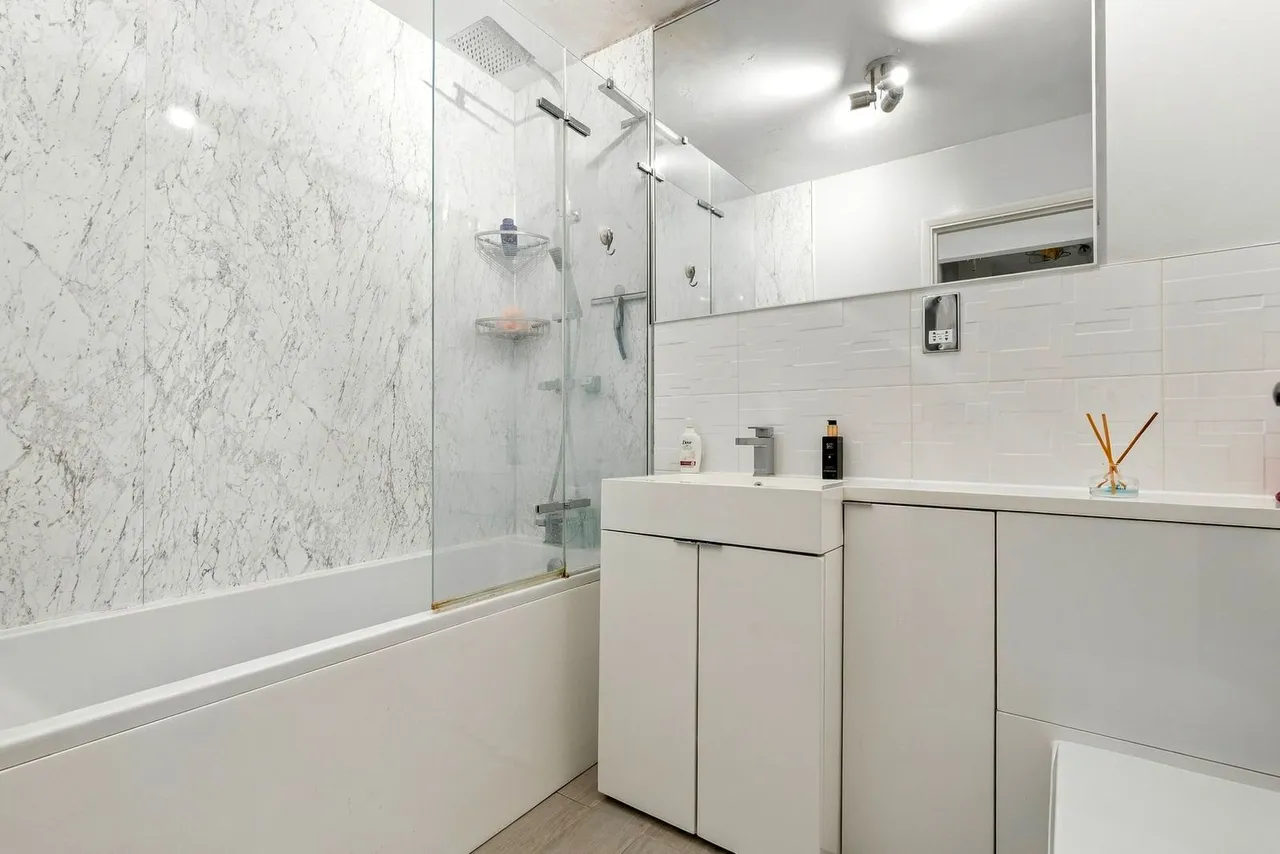 Chertsey Road, Ashfor, photo 11