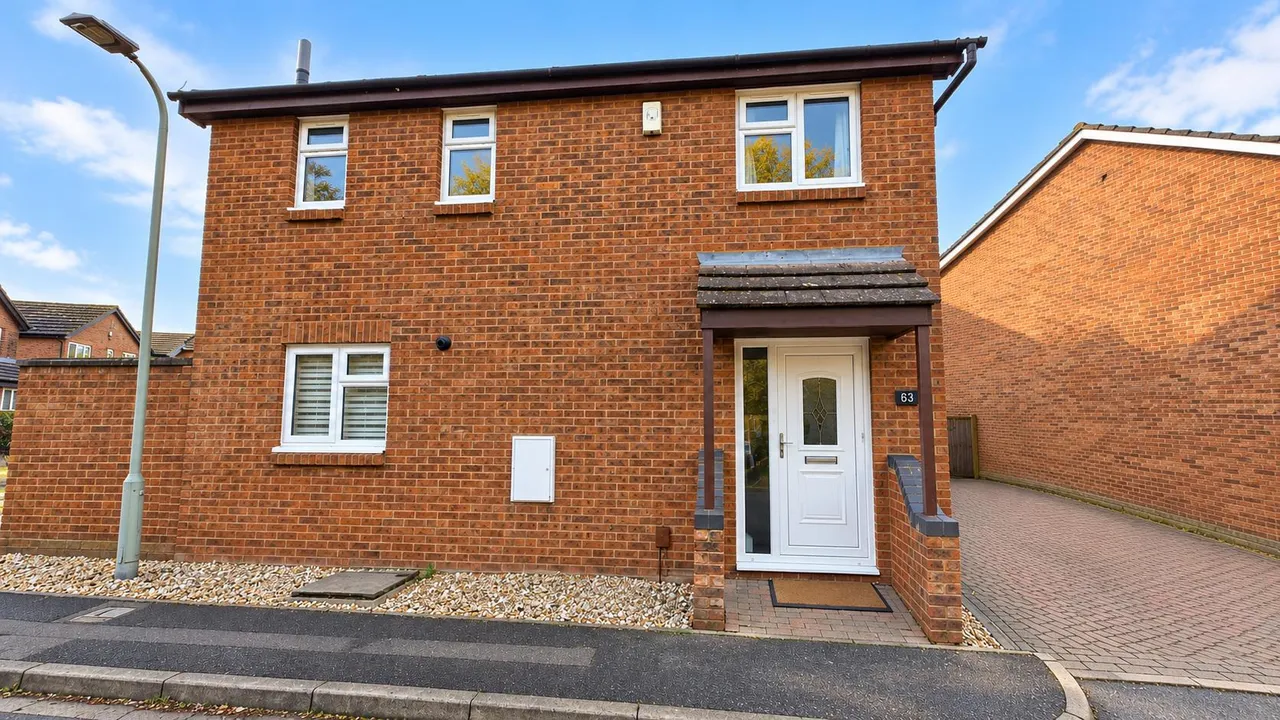 3 bed house to rent, Milton Drive, Newport Pagnell, MK16