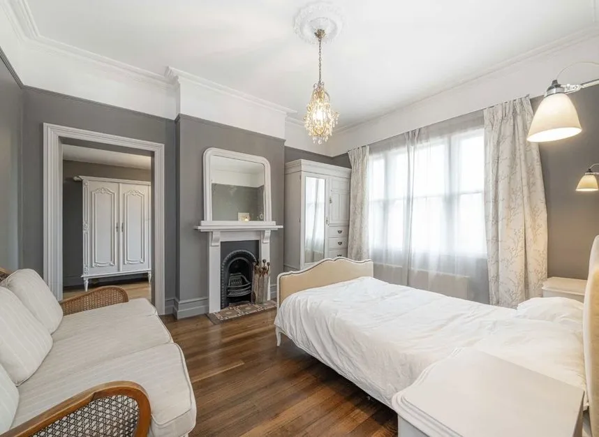 Uxbridge Road, Hampton, TW12, photo 5