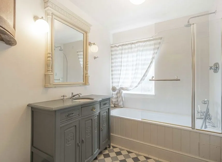 Uxbridge Road, Hampton, TW12, photo 9