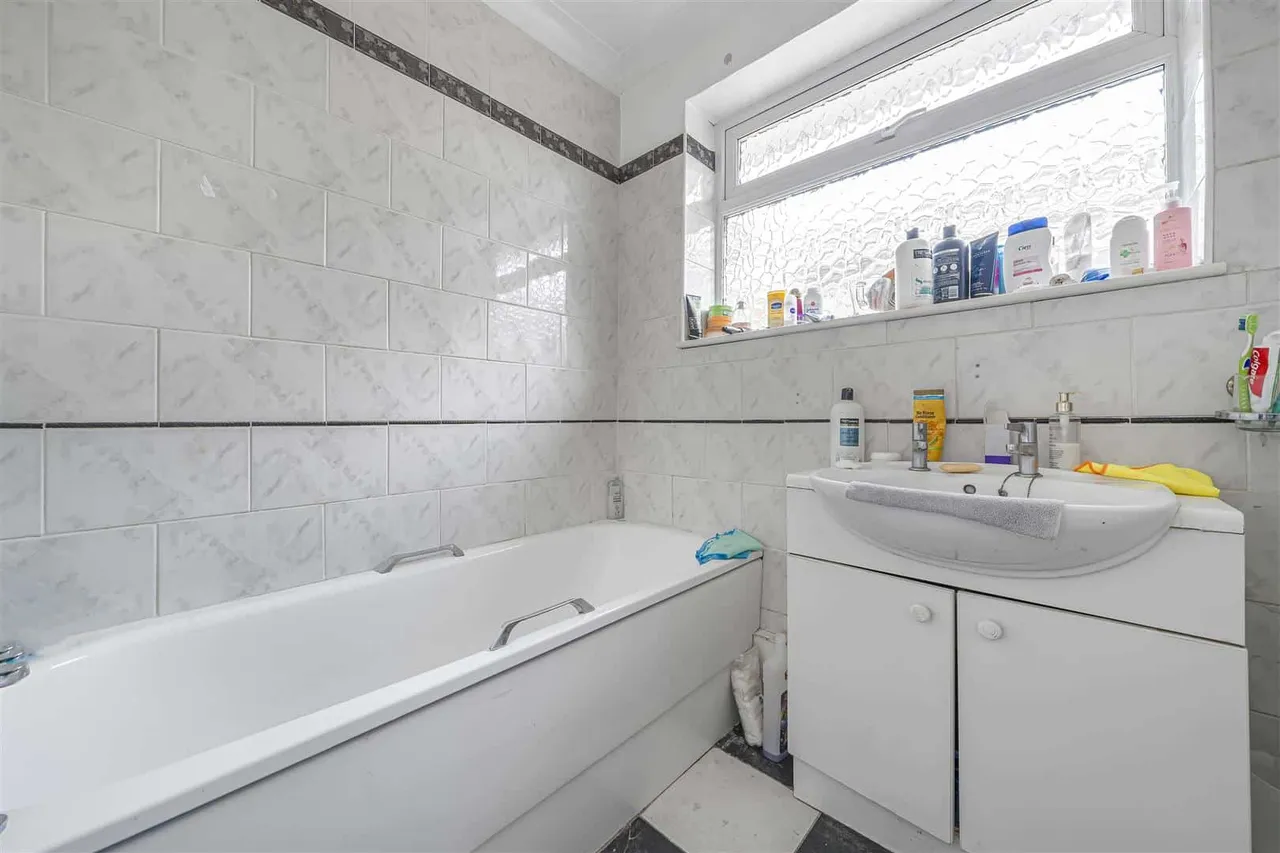 Frymley View, Windsor, Berkshire, SL4 5TA, photo 6