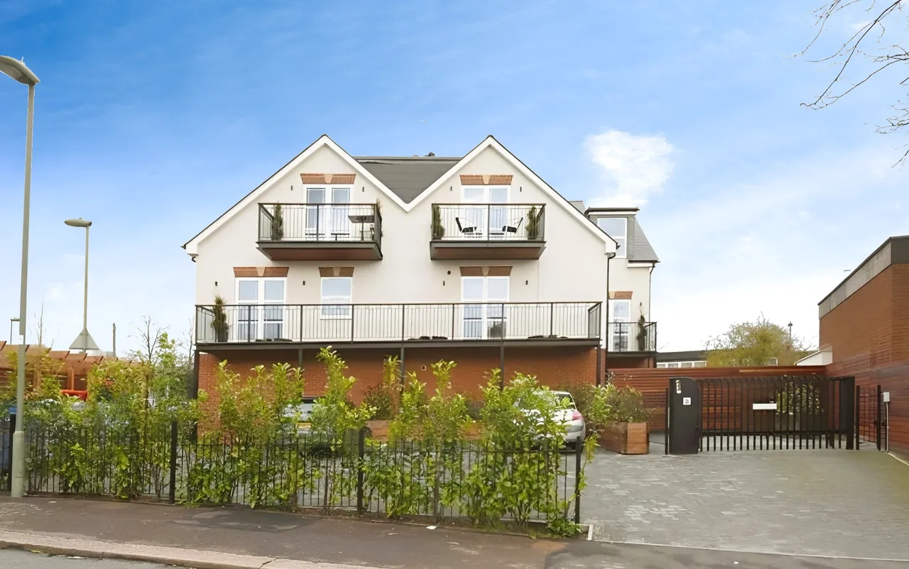 2 bed flat for sale, Sanders Lane, Tamarind Court, NW7