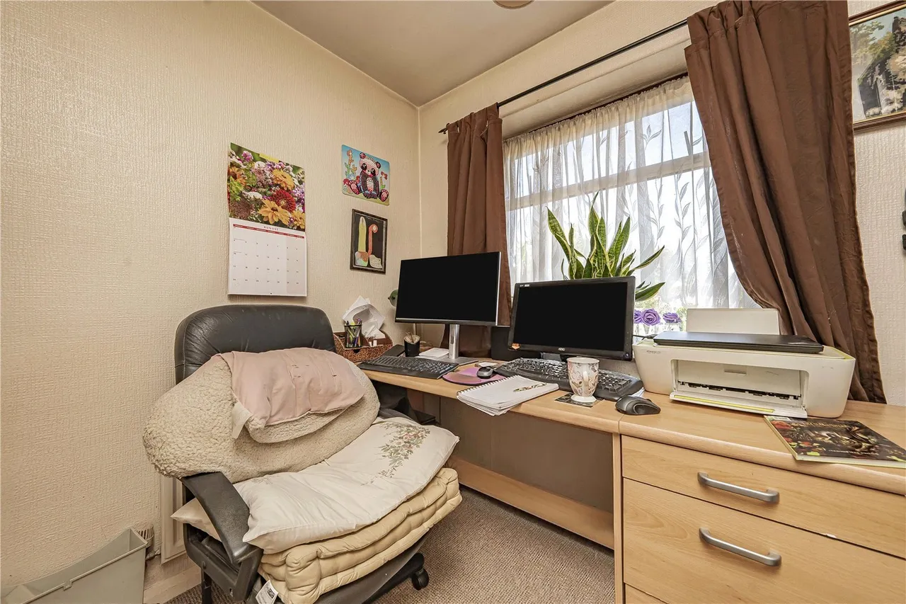 Lawn Avenue, West Drayton, UB7, photo 12