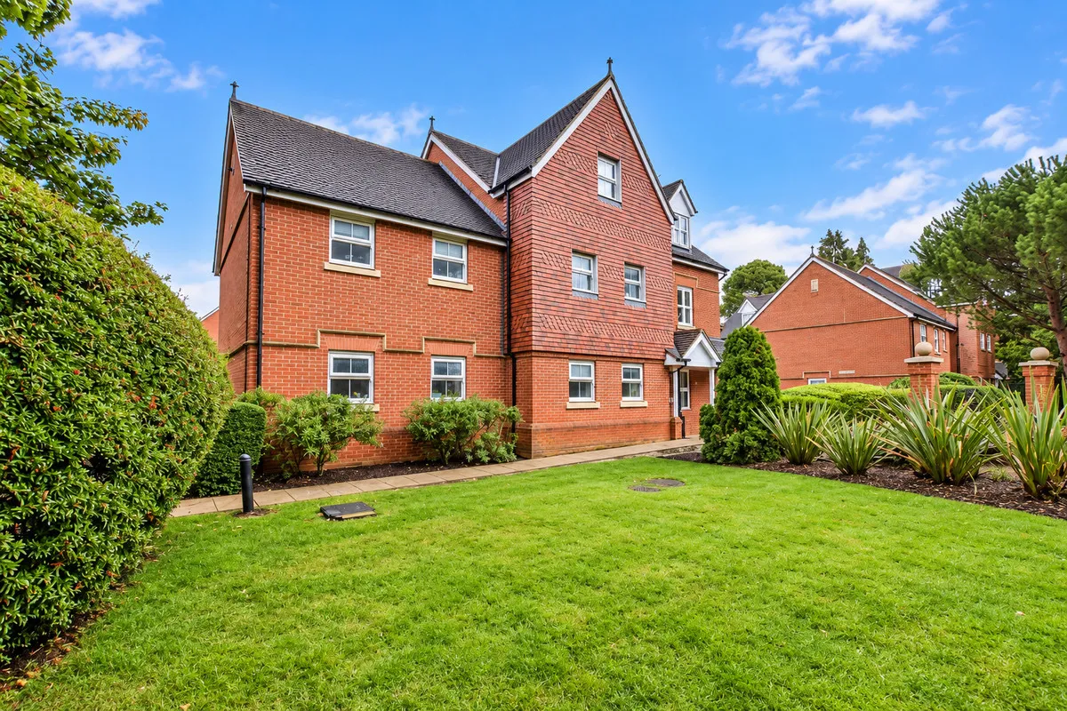 Reigate, RH2, photo 11