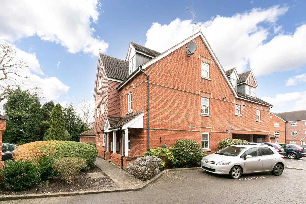 Reigate, RH2, photo 8