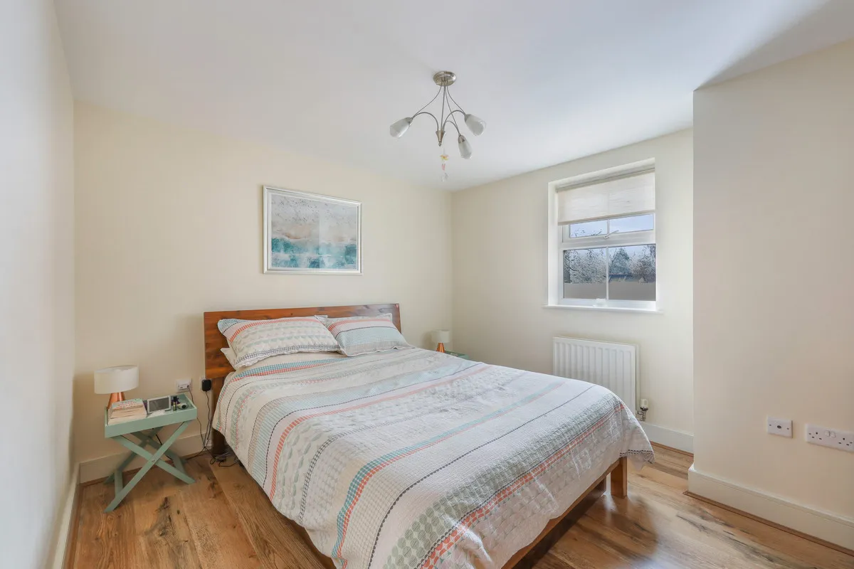 Reigate, RH2, photo 2