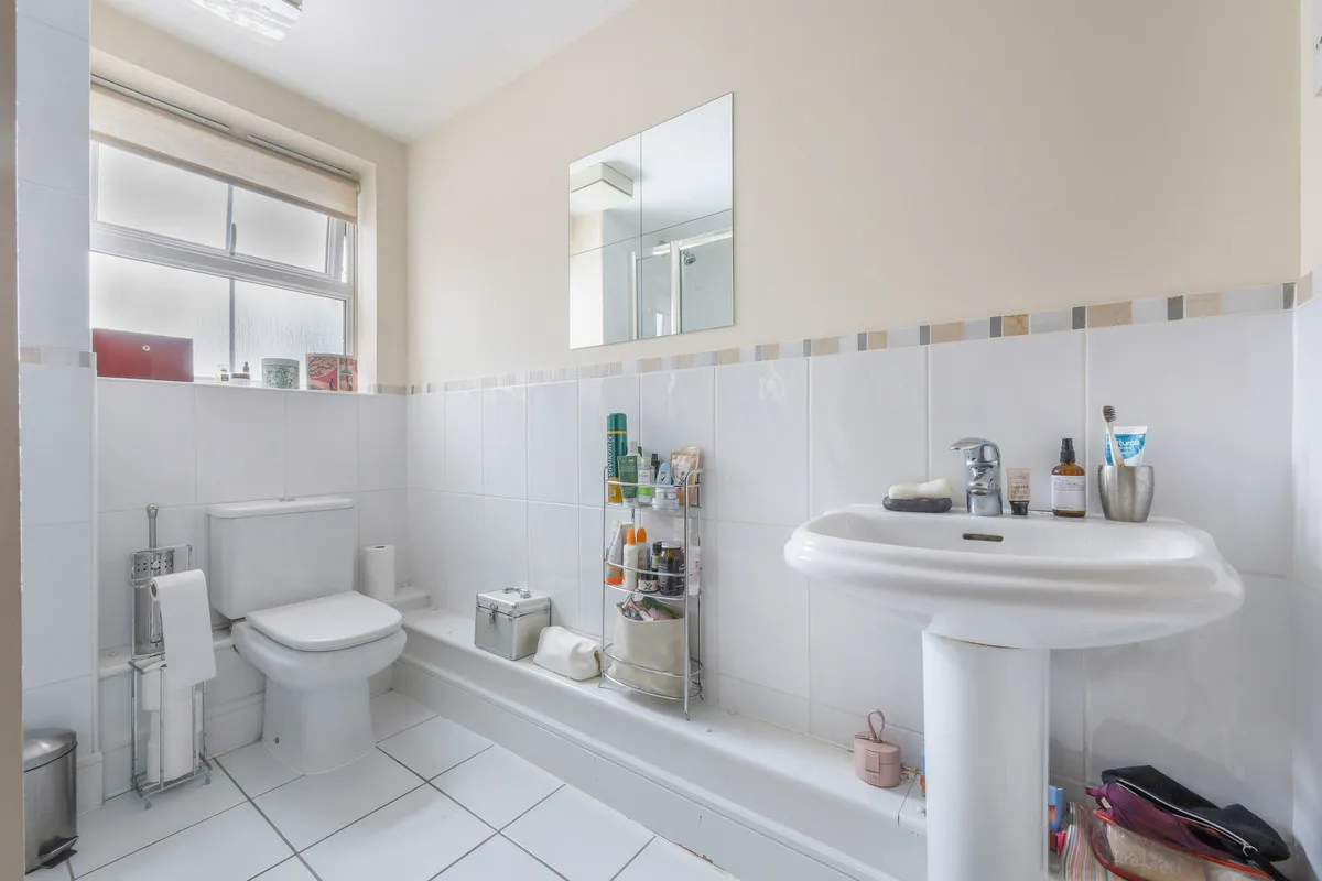 Reigate, RH2, photo 5