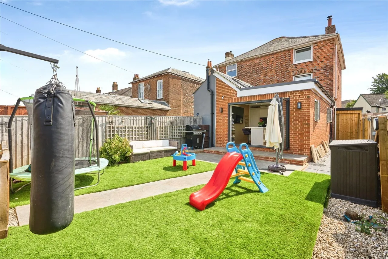 Fairlee Road, Newport, PO30, photo 10