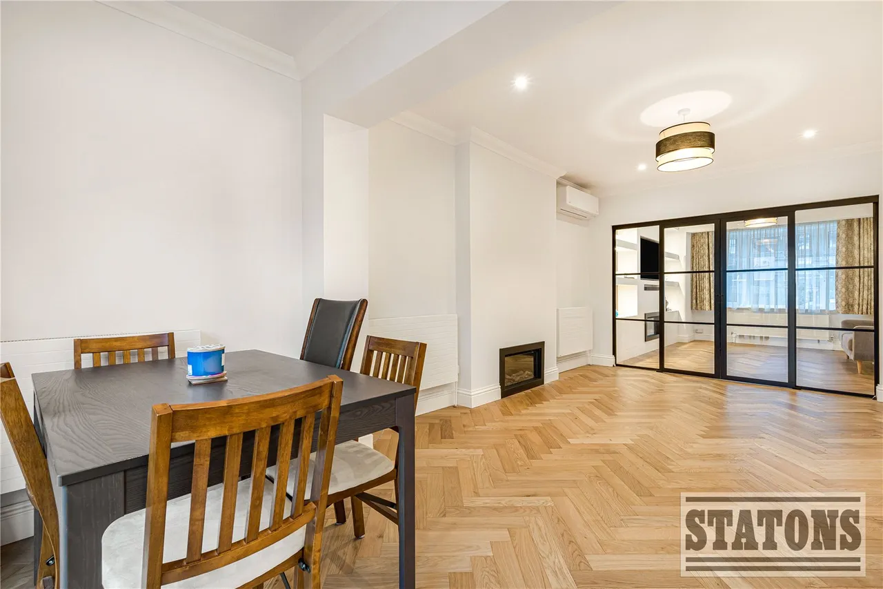 Coombe Corner, London, N21 3PE, photo 5
