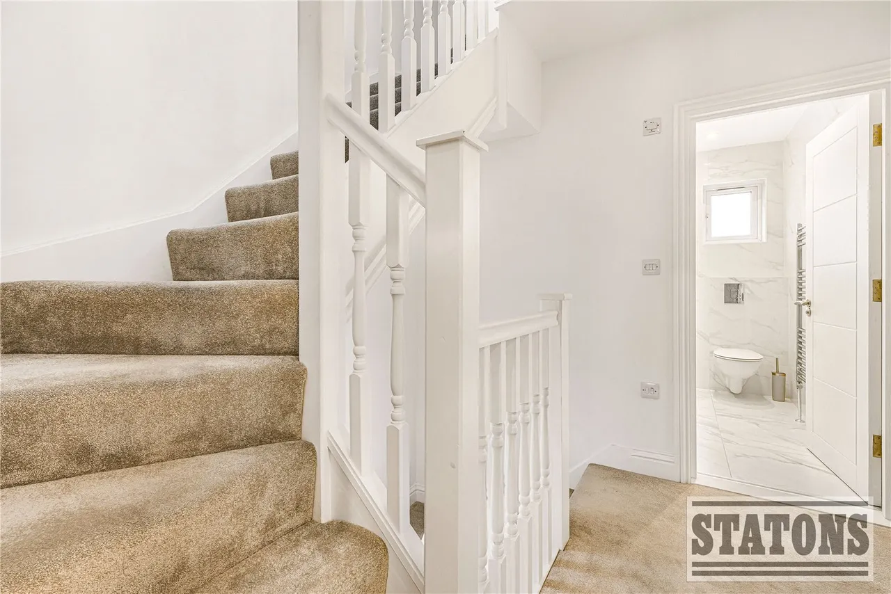 Coombe Corner, London, N21 3PE, photo 10