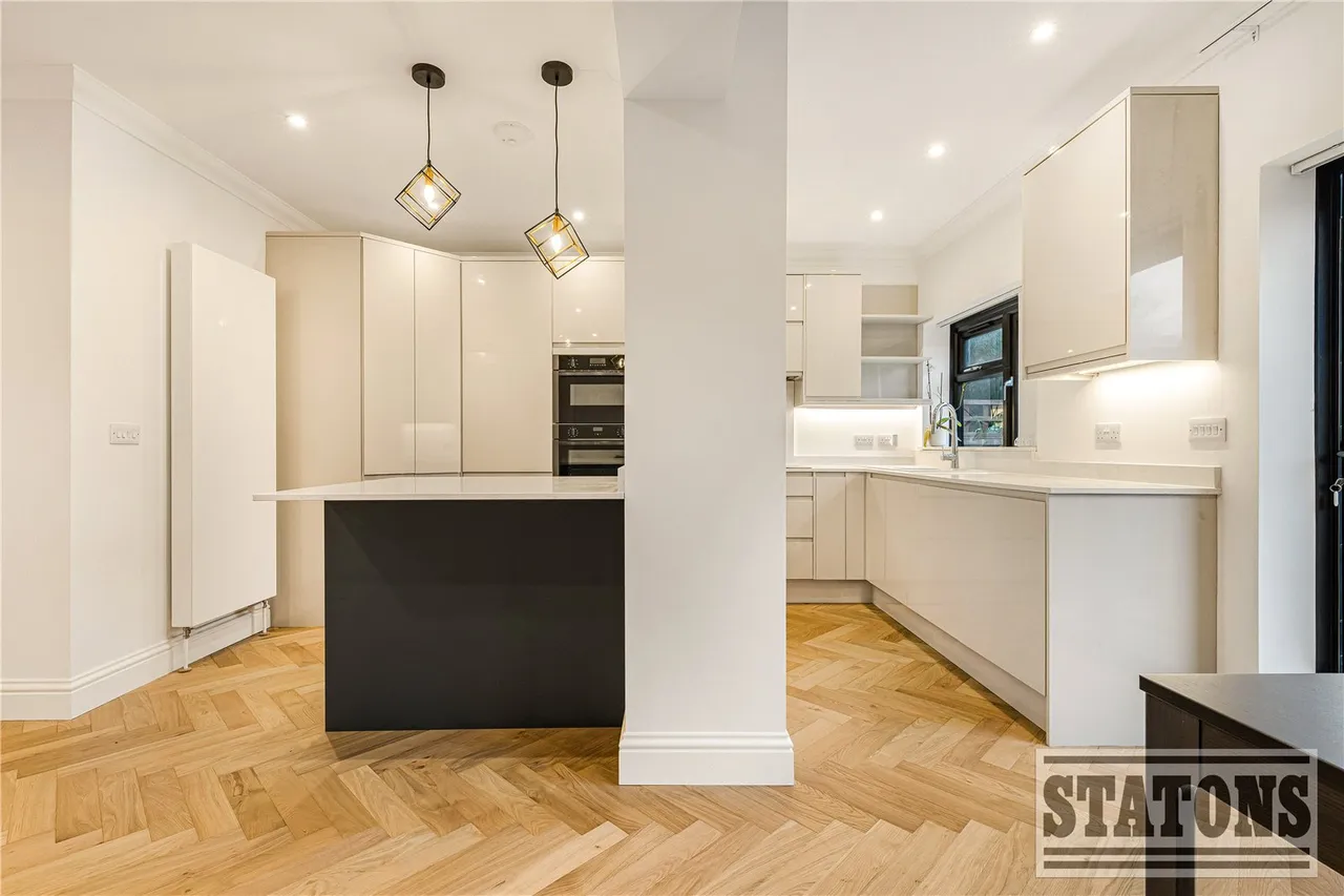 Coombe Corner, London, N21 3PE, photo 7