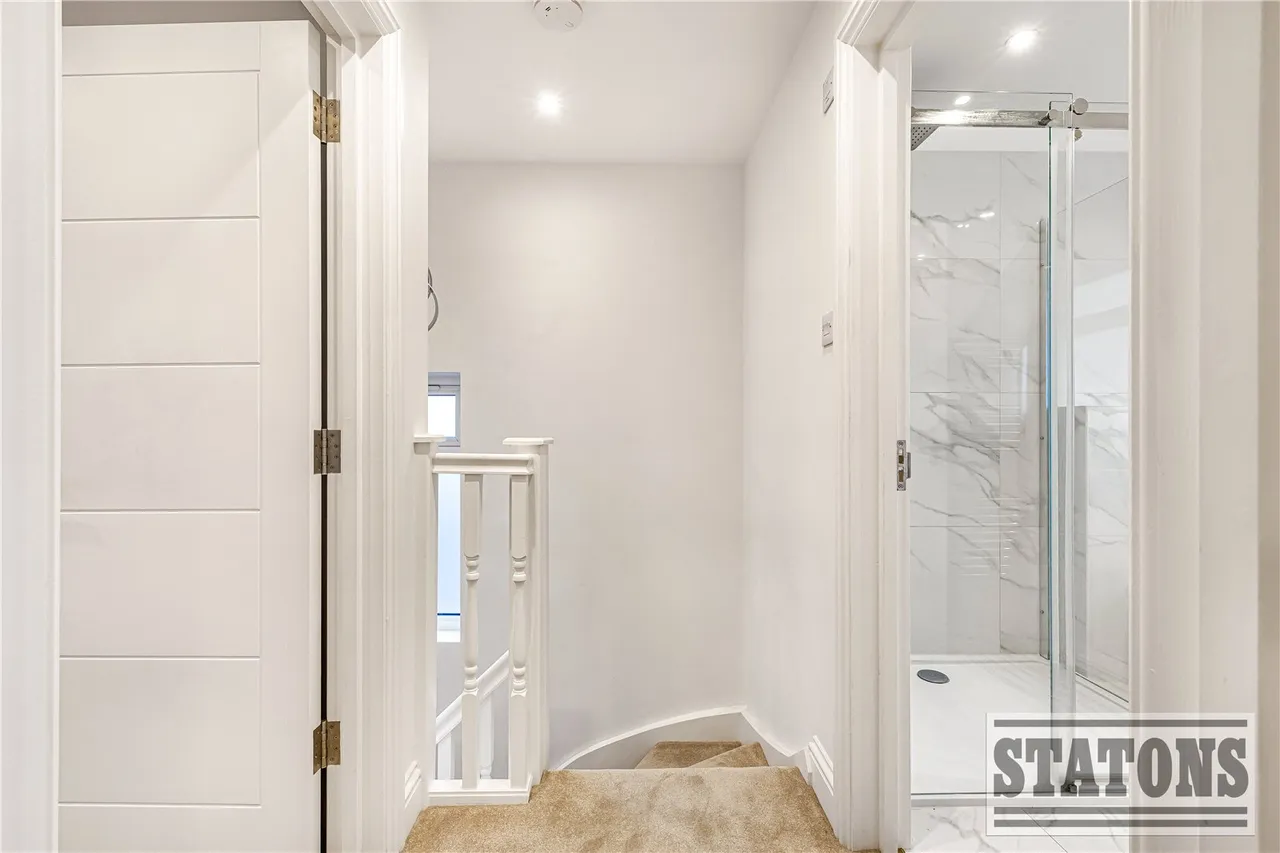 Coombe Corner, London, N21 3PE, photo 16