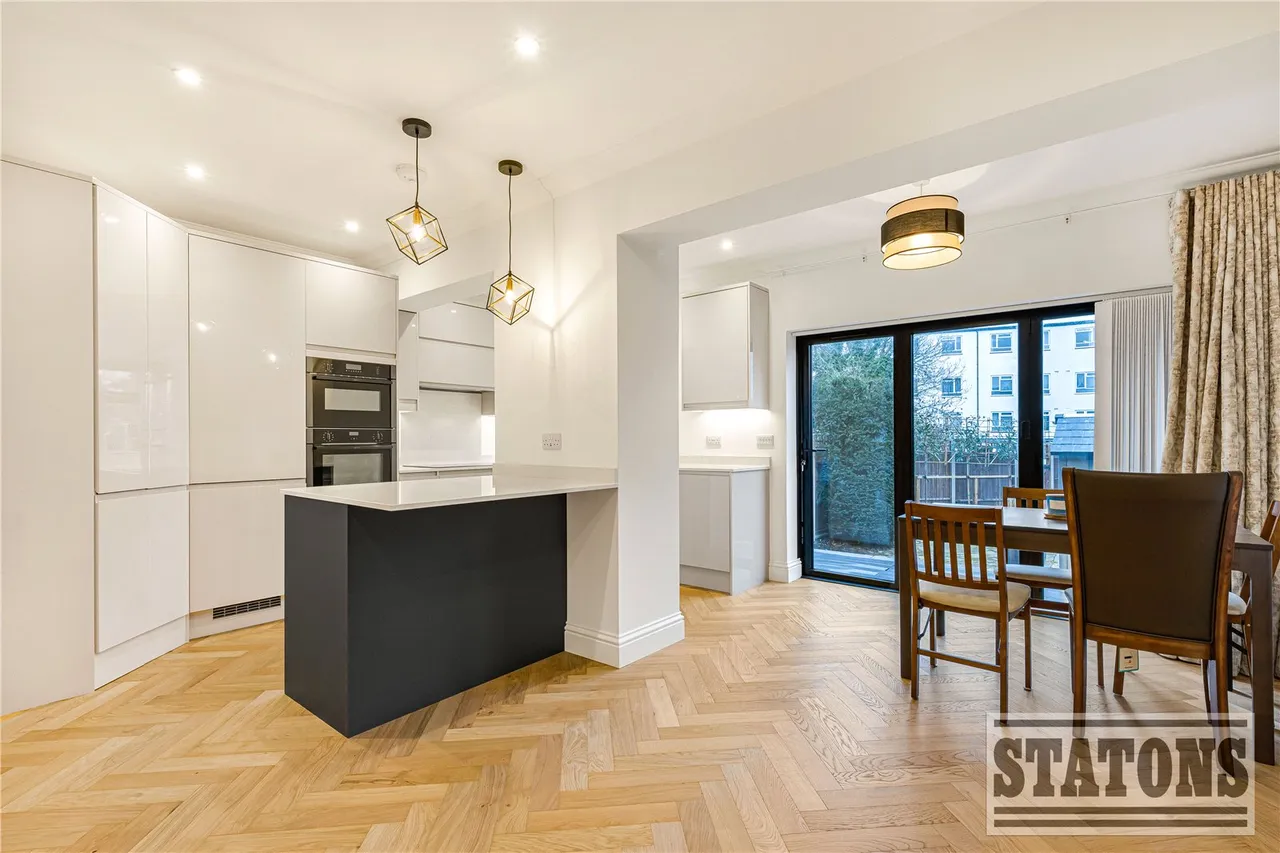 Coombe Corner, London, N21 3PE, photo 6