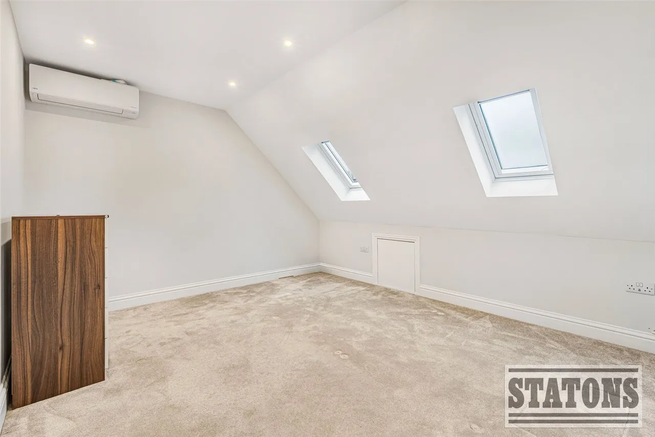 Coombe Corner, London, N21 3PE, photo 19