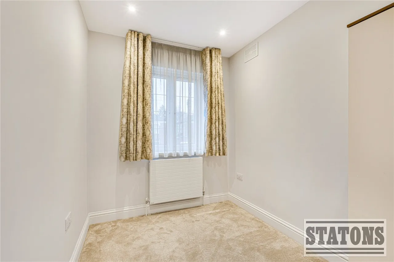Coombe Corner, London, N21 3PE, photo 13