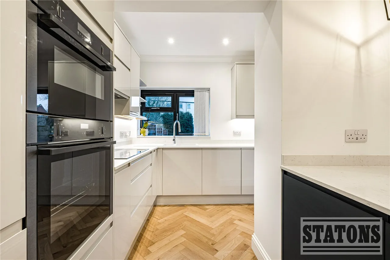 Coombe Corner, London, N21 3PE, photo 8
