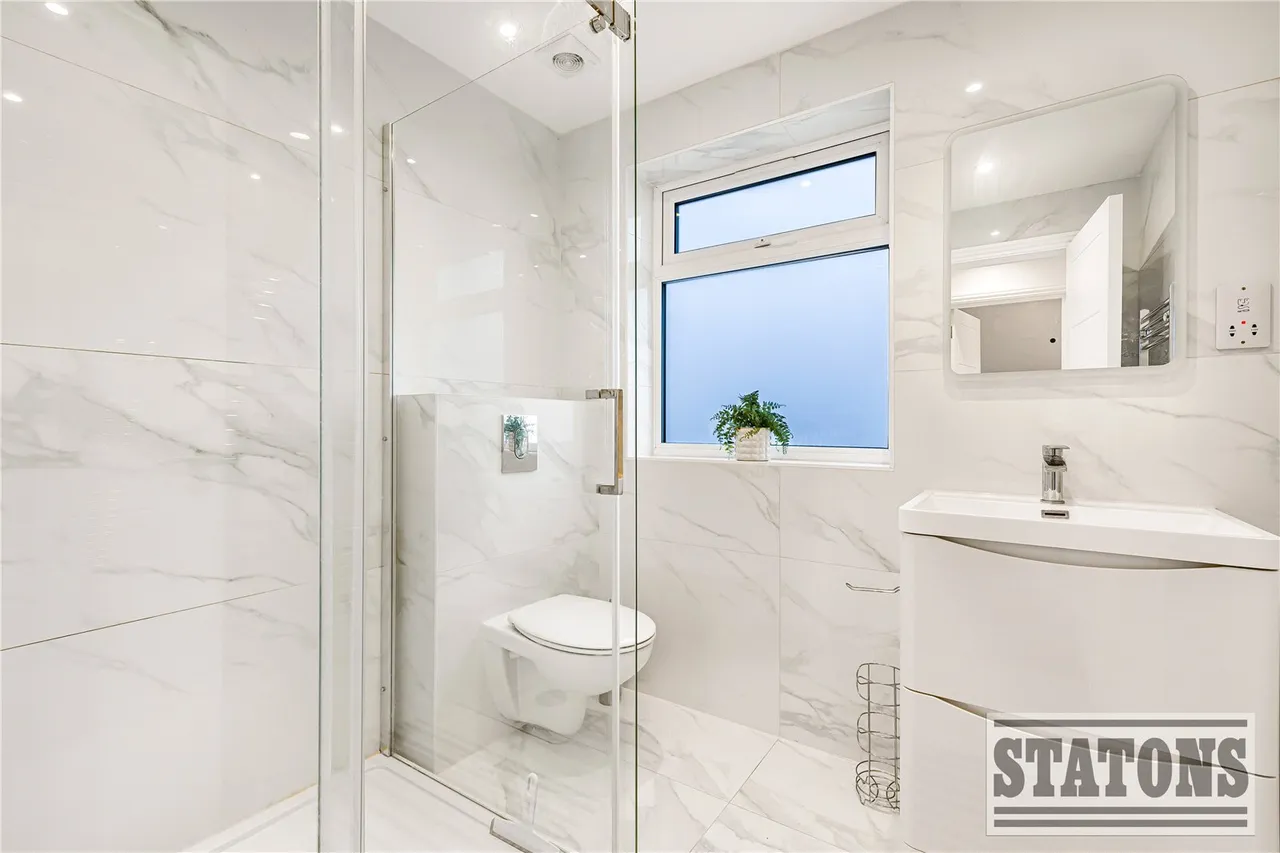 Coombe Corner, London, N21 3PE, photo 17