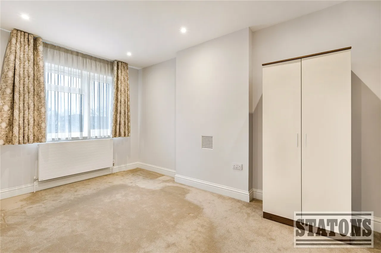 Coombe Corner, London, N21 3PE, photo 12