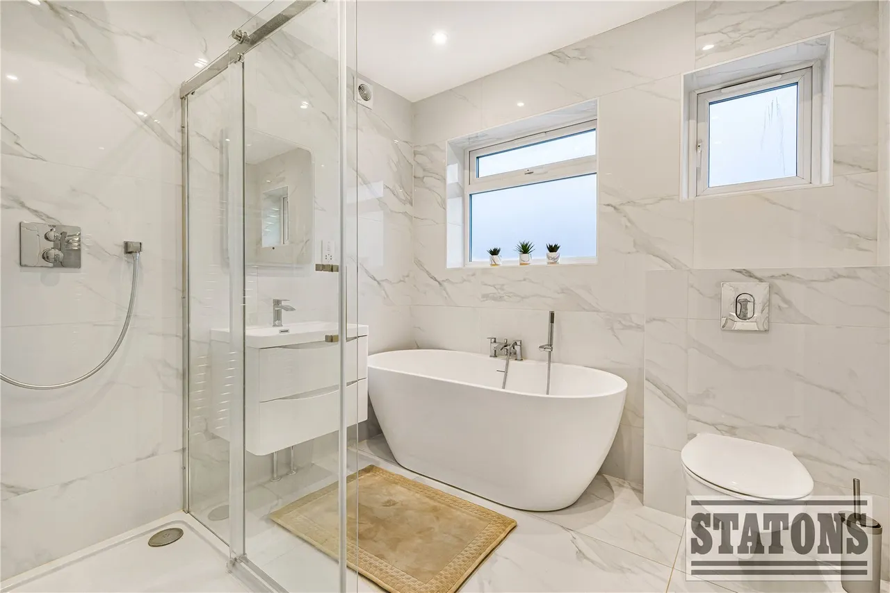 Coombe Corner, London, N21 3PE, photo 11