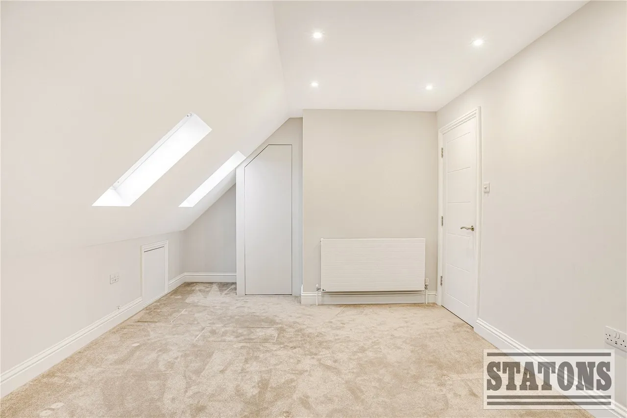 Coombe Corner, London, N21 3PE, photo 18