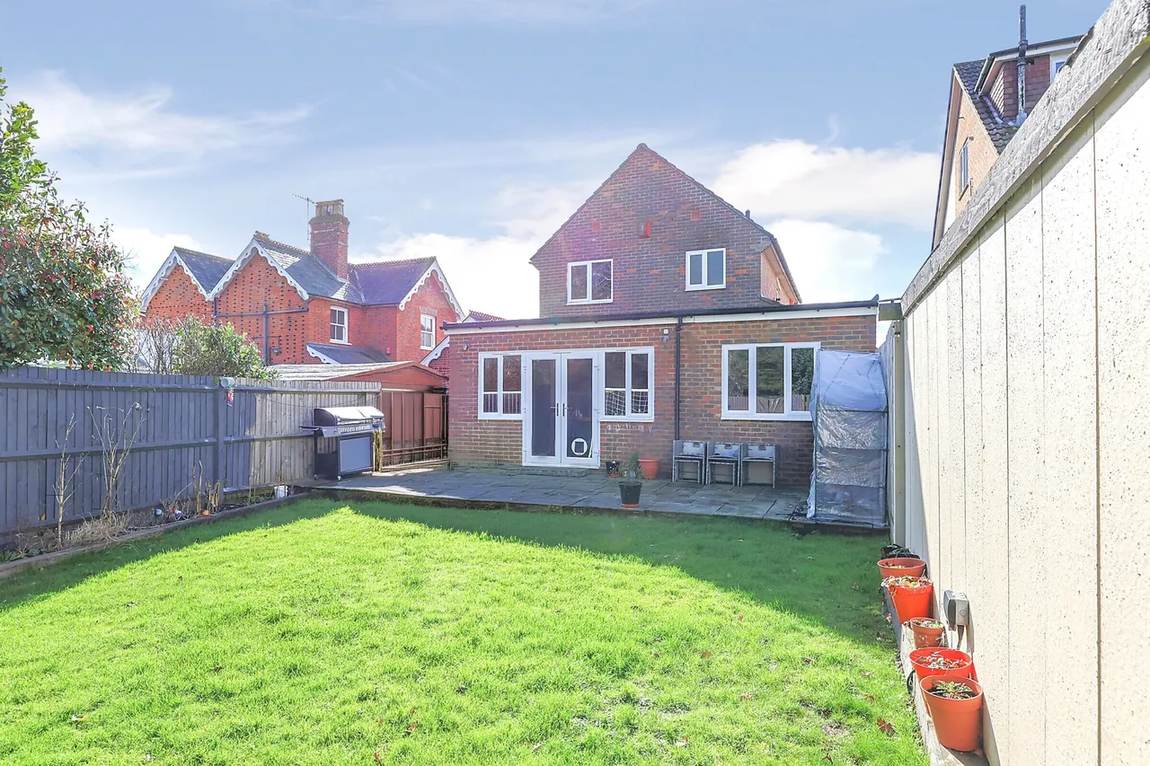 4 bed property for sale, The Street, Charlwood, RH6