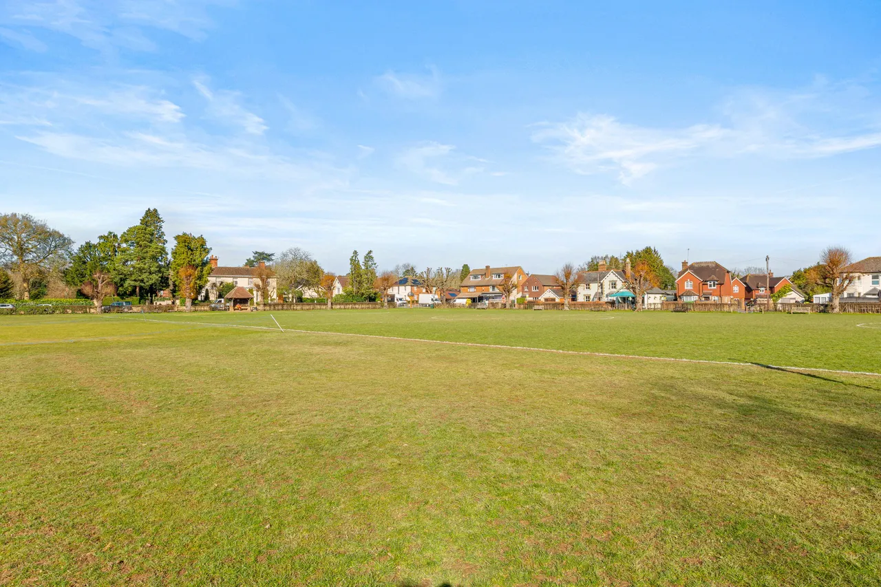 The Street, Charlwood, RH6, photo 5