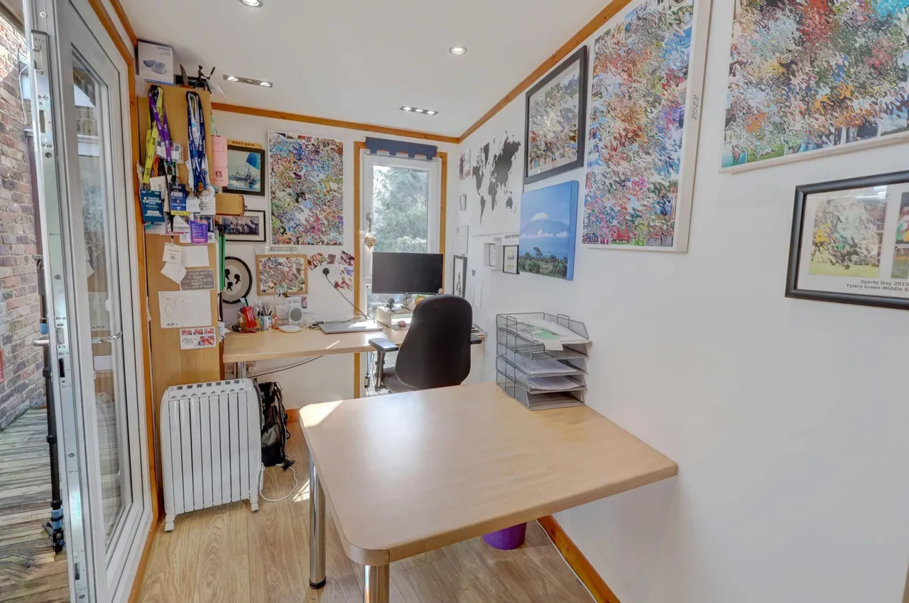 The Larchlands, High Wycombe, HP10, photo 13