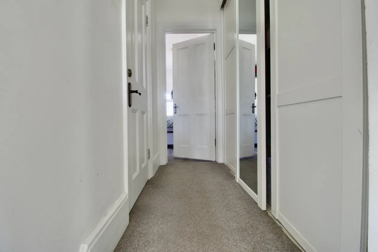 Heath Park Road, Gidea Park, RM2, photo 12
