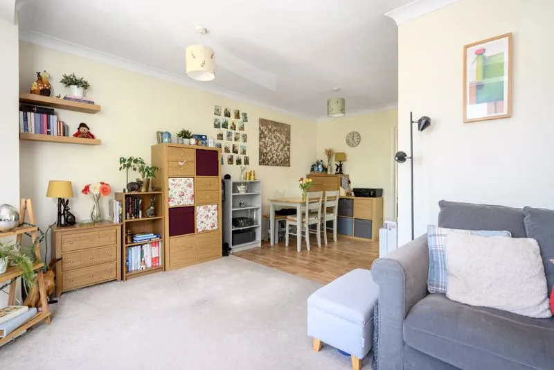 Spinney Hill, Row Town KT15 1BD, photo 3