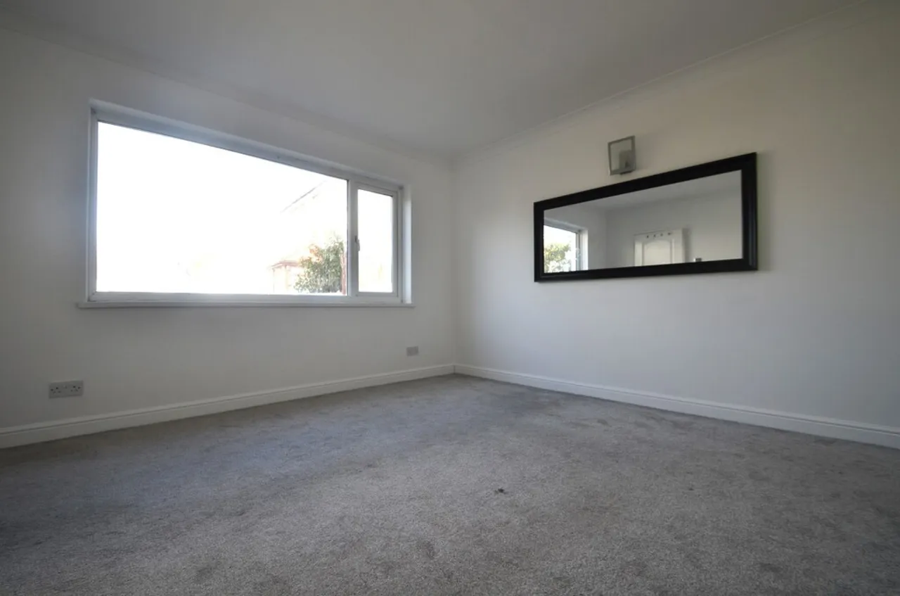 Elsinore Avenue, Staines-upon-Thames, photo 4
