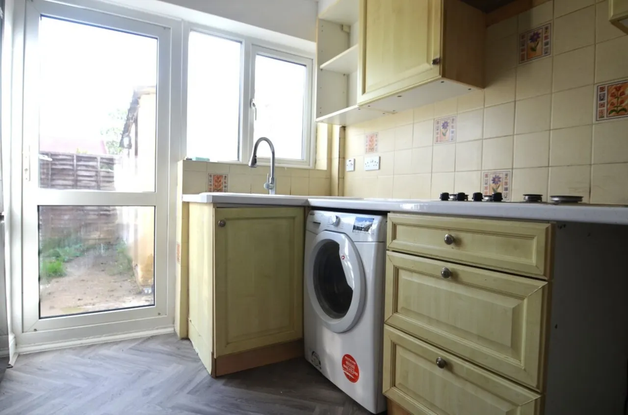 Elsinore Avenue, Staines-upon-Thames, photo 6
