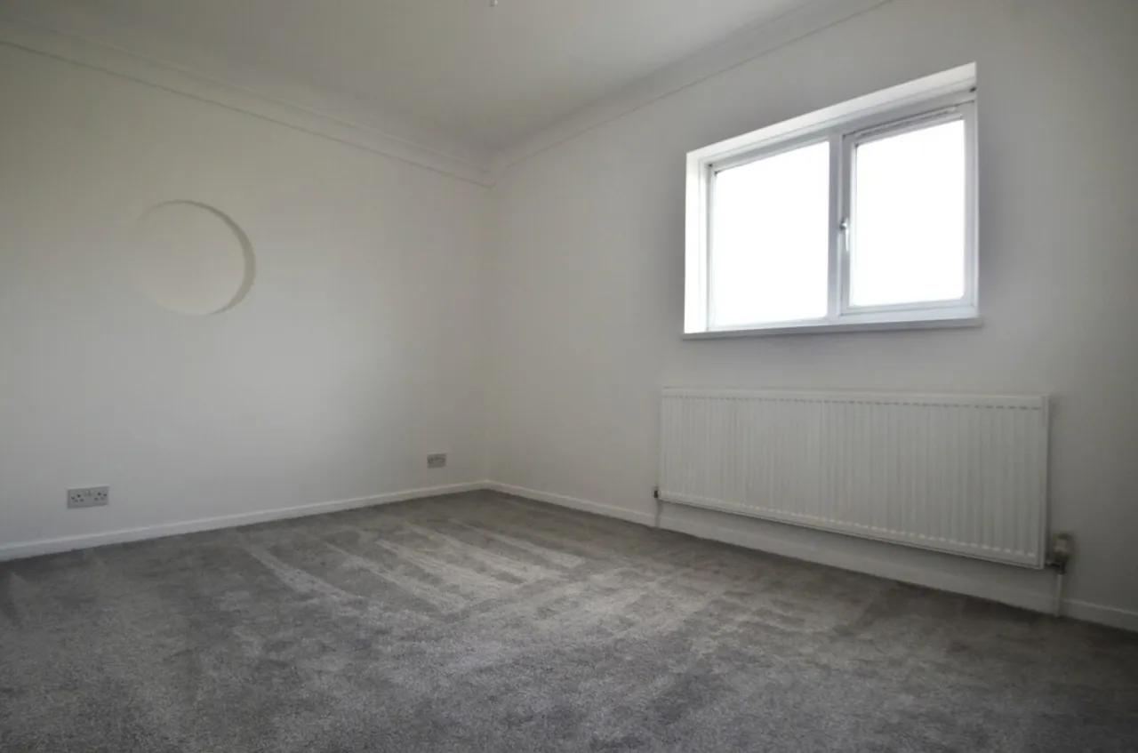 Elsinore Avenue, Staines-upon-Thames, photo 9