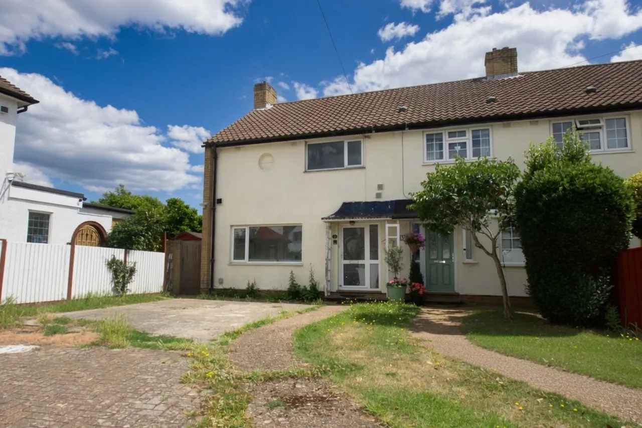 Elsinore Avenue, Staines-upon-Thames, photo 2
