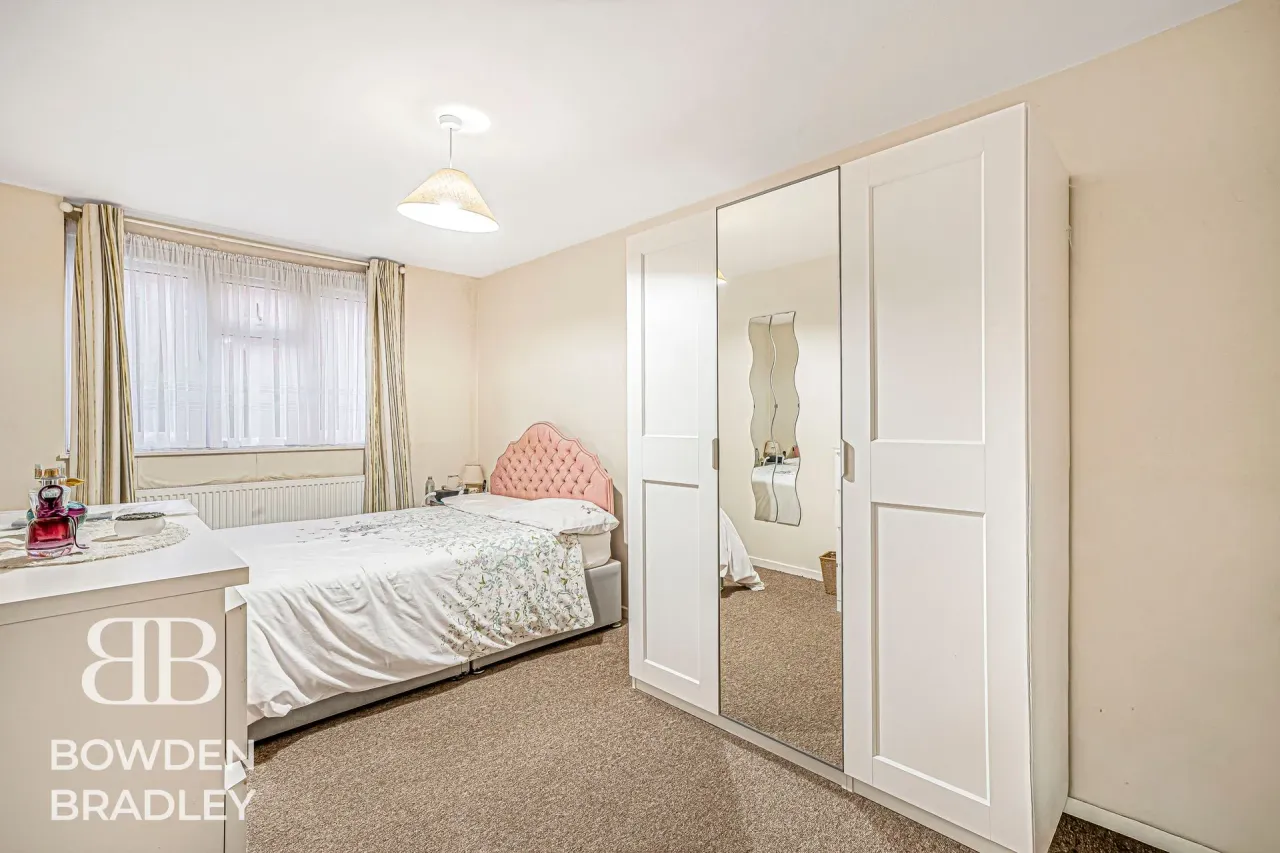 Kielder Close, Hainault, IG6, photo 7