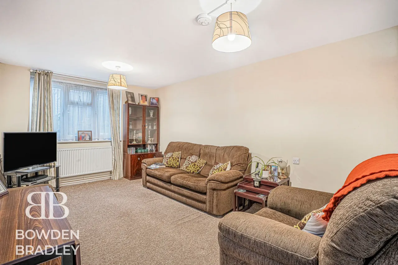 Kielder Close, Hainault, IG6, photo 3