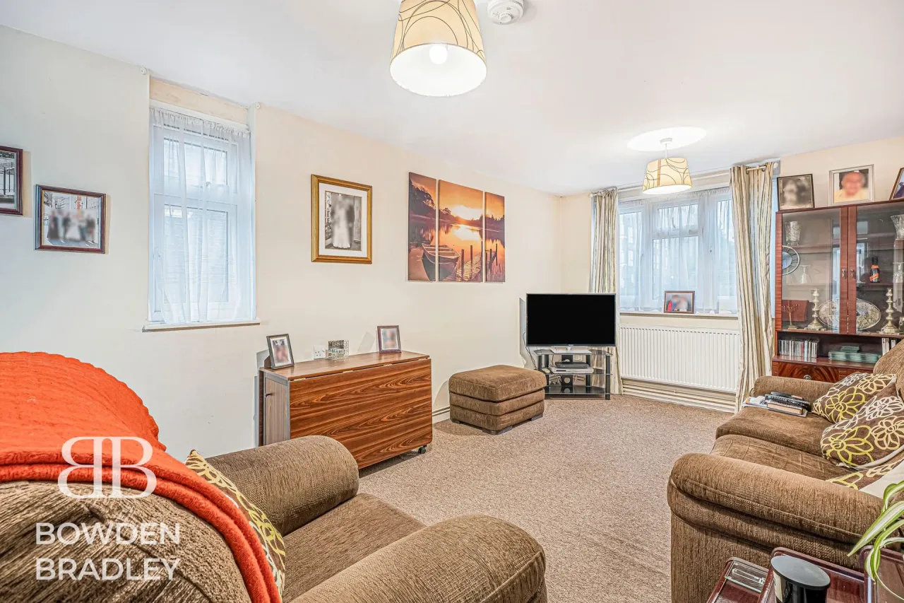 Kielder Close, Hainault, IG6, photo 2