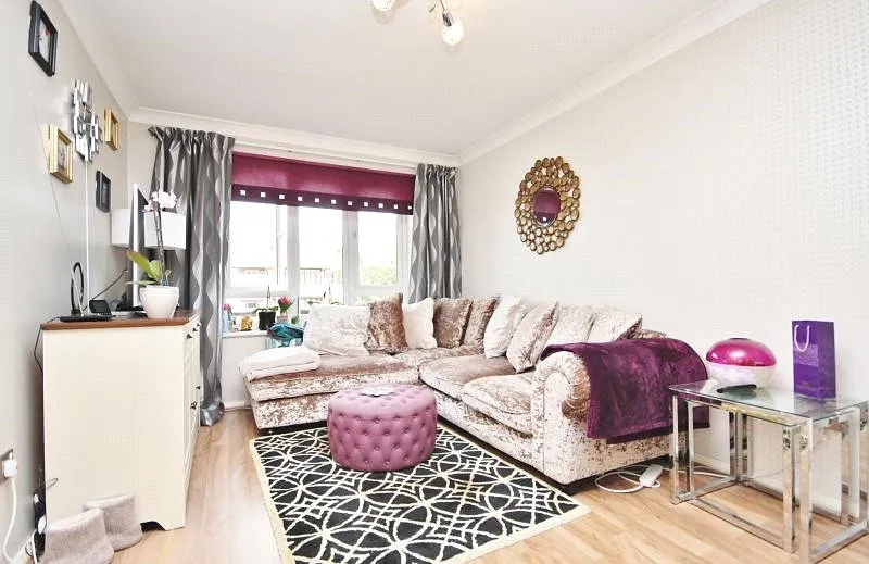1 bed flat to rent — Frazer Close, Romford, Essex, RM1