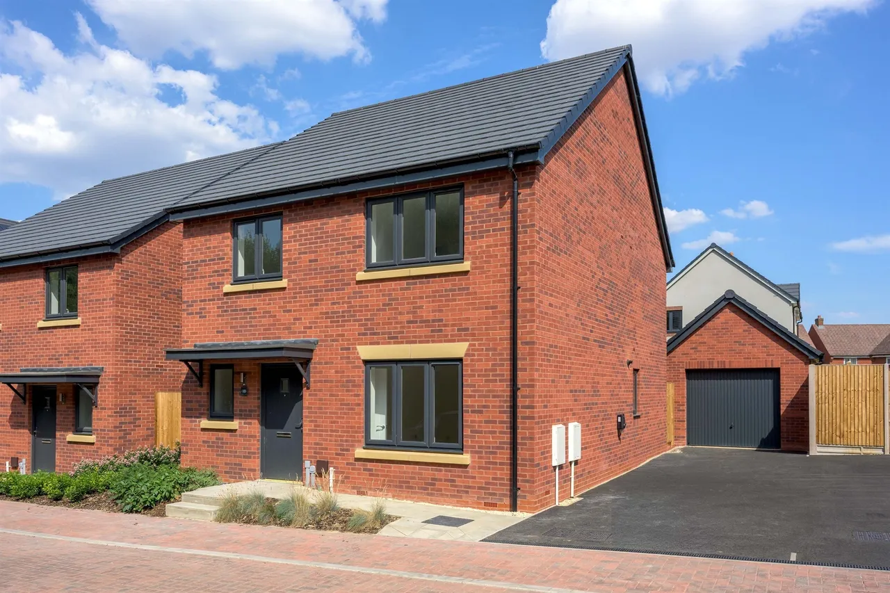 4 bed house for sale, Wood Avens Way, Kettering, NN14
