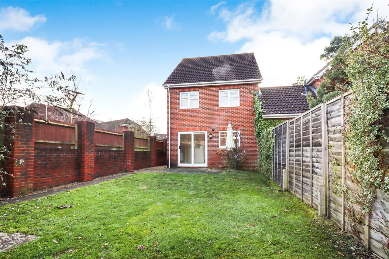 Marrow Meade, Fleet, Hampshire, GU51 1JJ, photo 13