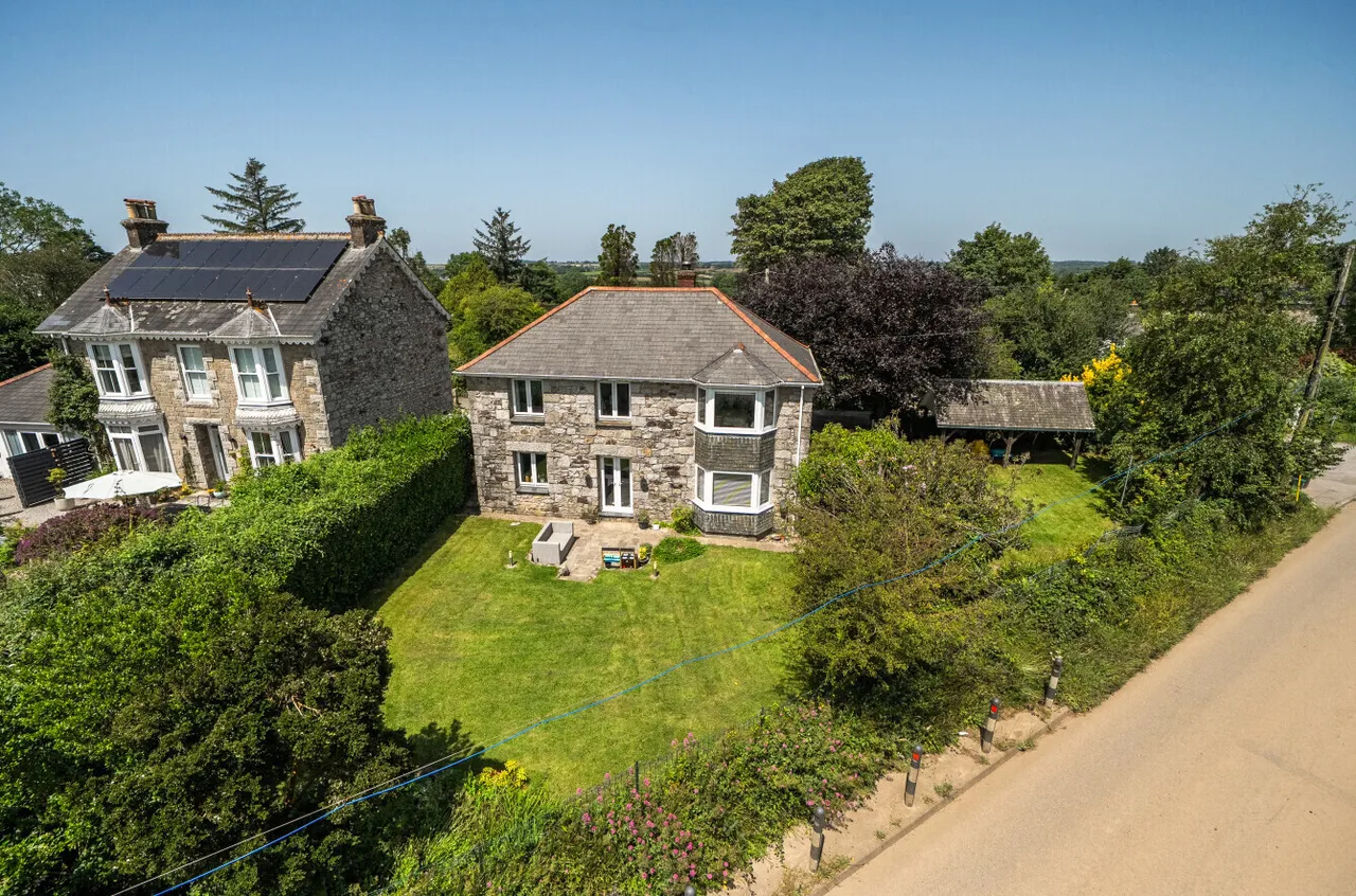 4 bed property for sale, Praze Road, Leedstown, TR27