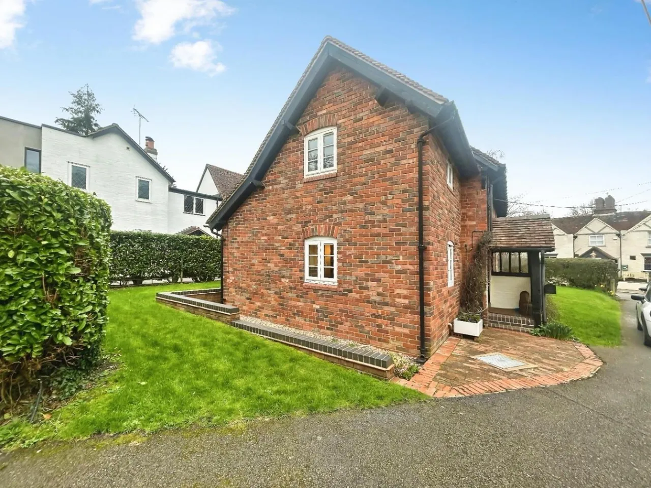 Barston Lane, B92, photo 17